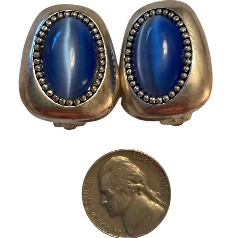 Blue Cat’s Eye Silver Tone clip On Earrings Vintage Jewelry 1” - Picture 4 of 4